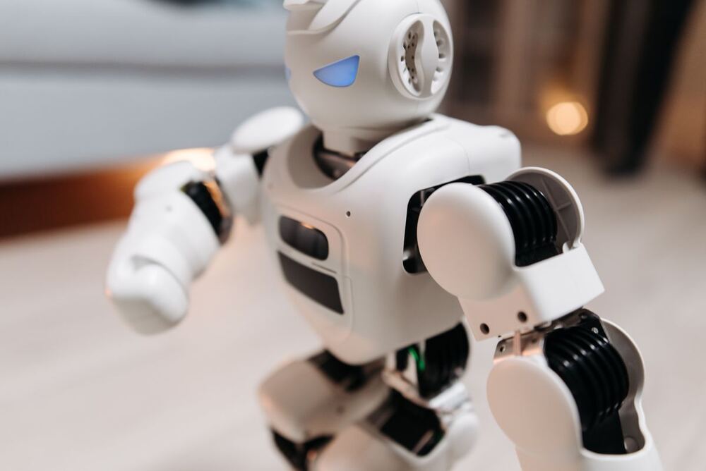 Ruchoma figurka robota z przegubami